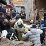 Fatih'te meydana gelen bina çökmesi sonucu arama kurtarma çalışmaları