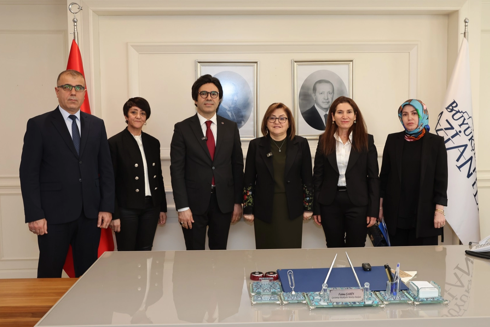 Gaziantep'te Ebe Süreklilik Modeli'ni tanıtan Fatma Şahin ve proje ekibi