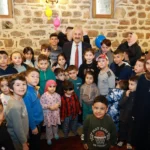 Gebze'de düzenlenen 'Elveda Ramazan Hoş Geldin Bayram' etkinliğinde çocuklar bayram coşkusu yaşadı.