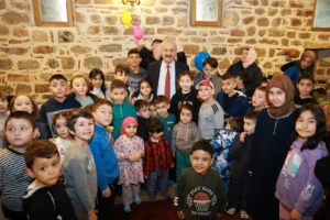 Gebze'de düzenlenen 'Elveda Ramazan Hoş Geldin Bayram' etkinliğinde çocuklar bayram coşkusu yaşadı.