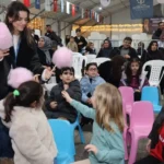 Gebze Kent Meydanı'nda Ramazan etkinlikleri kapsamında bir araya gelen vatandaşlar