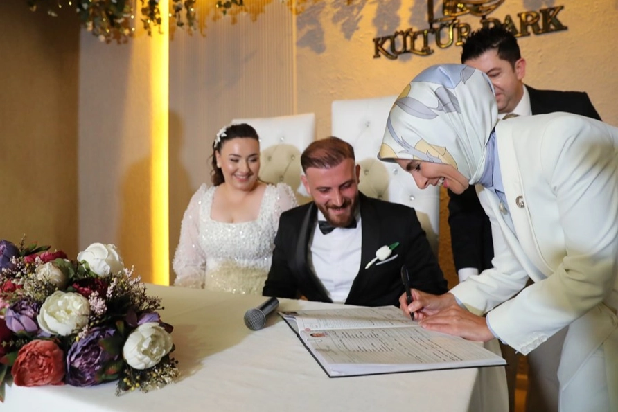 Aile ve Gençlik Fonu'nun genç çiftlere sağladığı 10 milyar TL'yi aşan destek