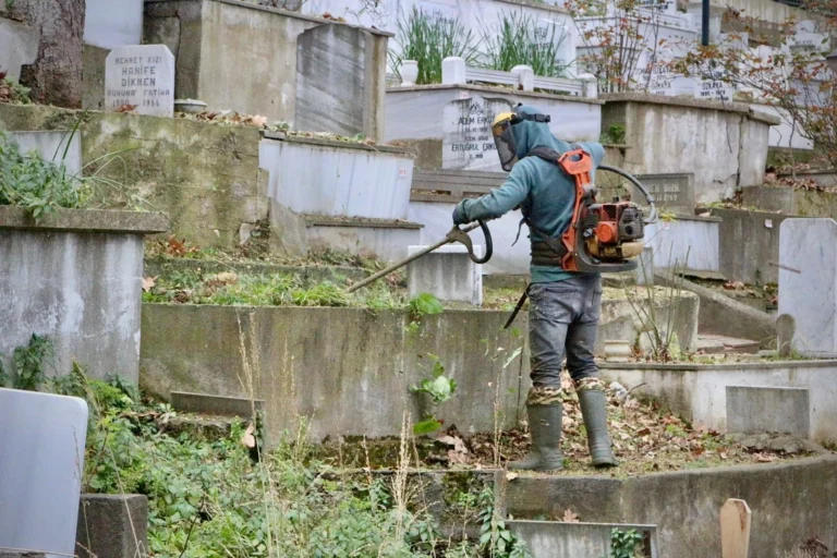 Giresun'da bayram öncesi mezarlık temizliği ve bakım çalışmaları