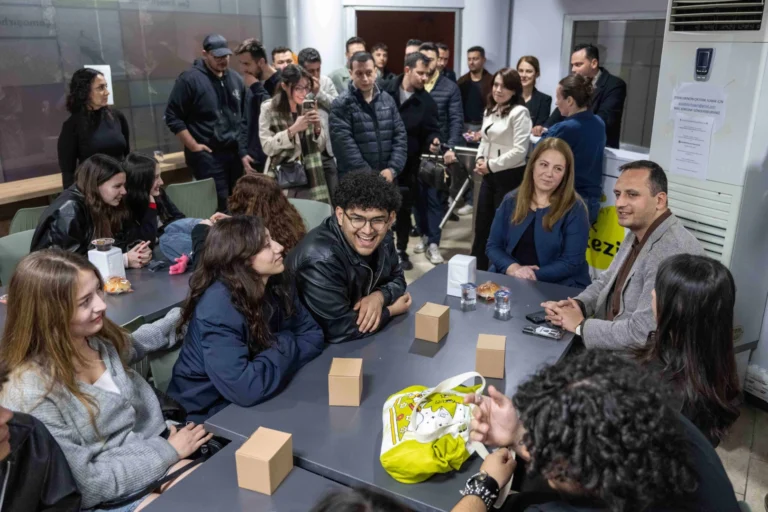 Bornova Gülşah Durbay Gençlik Merkezi'nde gençlerle iftar programı