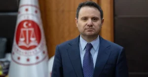 Adalet Bakanı Gürlek, Hüseyin Özel'in mal varlığı iddialarına hukuki yanıt verdiğini gösteren görsel.