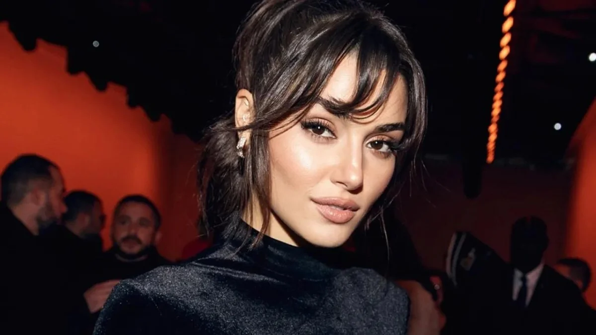 Hande Erçel uyuşturucu soruşturması kapsamında gözaltına alındıktan sonra Adli Tıp'a sevk edildi.