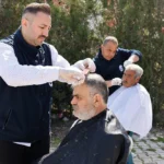 Hatay'da yaşlı ve engelli vatandaşlara evlerinde ücretsiz berberlik hizmeti veriliyor
