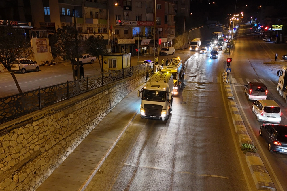 Hatay'da belediye ekiplerinin yürüttüğü kapsamlı temizlik çalışması