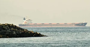 Hürmüz Boğazı'nda gemi trafiğinde yaşanan düşüşü gösteren görsel