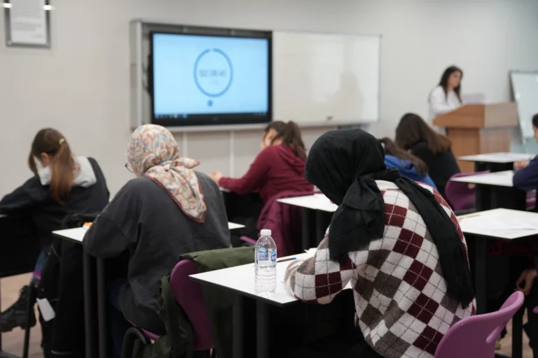 İBB Deneme Kulübü projesi kapsamında sınava hazırlanan öğrenciler