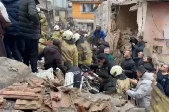 Fatih Ayvansaray'da meydana gelen bina çökmesi sonrası arama kurtarma çalışmaları