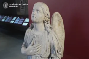 22 yıl sonra bulunan Melek Heykeli Ortodoks cemaatine teslim edildi