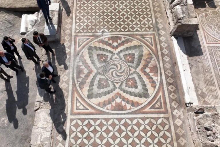 Kayseri İncesu Örenşehir'de bulunan, İç Anadolu'nun en büyük mozaikli yapısının 'ören yeri' olarak ilan edilmesi