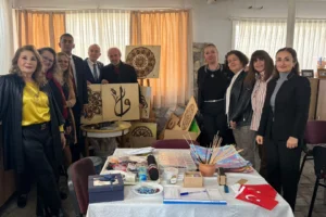 İzmir Artemis Lions Kulübü üyeleri, Buca Huzurevi sakinleriyle 'Bilge Çınarlarla Gönül Köprüsü' etkinliğinde buluştu.