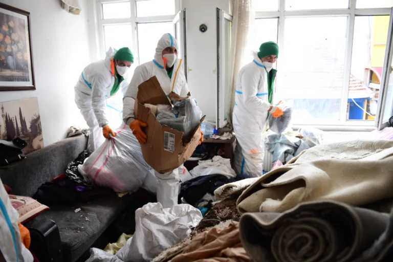 Osmangazi Belediyesi'nin Kayıhan Mahallesi'ndeki çöp ev operasyonu sonrası genel görünüm