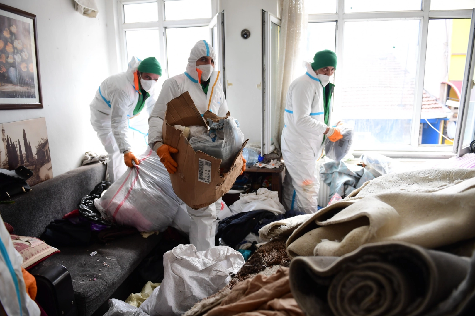 Osmangazi Belediyesi'nin Kayıhan Mahallesi'ndeki çöp ev operasyonu sonrası genel görünüm