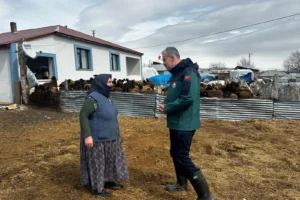 Ağrı Valisi Dr. Önder Bozkurt, köyleri ziyaret ederek vatandaşlarla bir araya geldi.