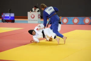 Trabzon'da düzenlenen Gençler Türkiye Judo Şampiyonası'nda sporcuların madalya mücadelesi