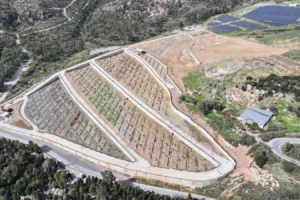 İzmir'de artan nüfus ihtiyacına yönelik yeni mezarlık alanları açıldı.