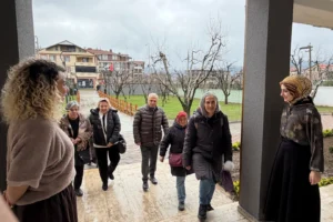 Gölcük'te hizmete giren Saygınlar Kulübü'nün tanıtım etkinliğinden bir kare