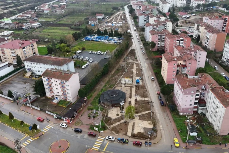 Sakarya'nın Ferizli ilçesinde yapımı devam eden Atatürk Parkı'ndan genel bir görünüm