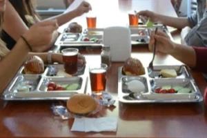 Kamu Denetçiliği Kurumu (KDK) logosu ve üniversite kampüsü görseli