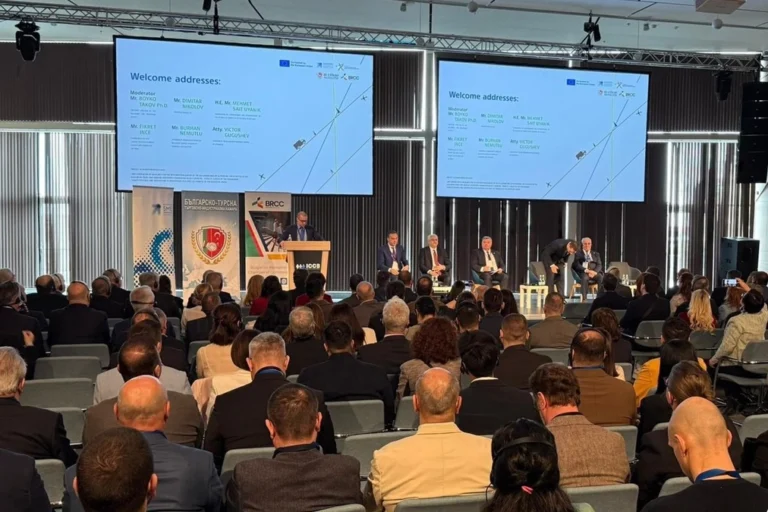 Trakya iş dünyası temsilcileri Bulgaristan Burgas'ta düzenlenen iş forumunda buluştu.