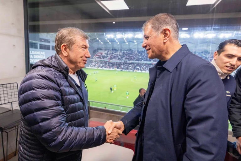 Tanju Çolak, Karşıyaka Stadı'nın yapım sürecini başlatan İzmir Büyükşehir Belediye Başkanı Dr. Cemil Tugay'a teşekkür etti.