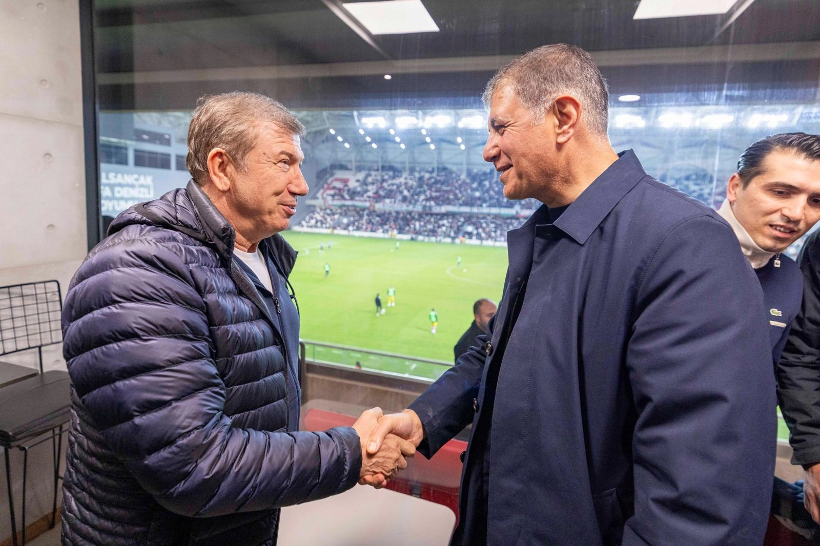 Tanju Çolak, Karşıyaka Stadı'nın yapım sürecini başlatan İzmir Büyükşehir Belediye Başkanı Dr. Cemil Tugay'a teşekkür etti.