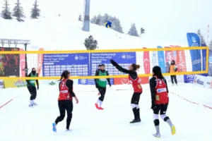 Uludağ'da düzenlenen 2026 FIVB Kar Voleybolu Dünya Turu Bursa Etabı'ndan bir görüntü.