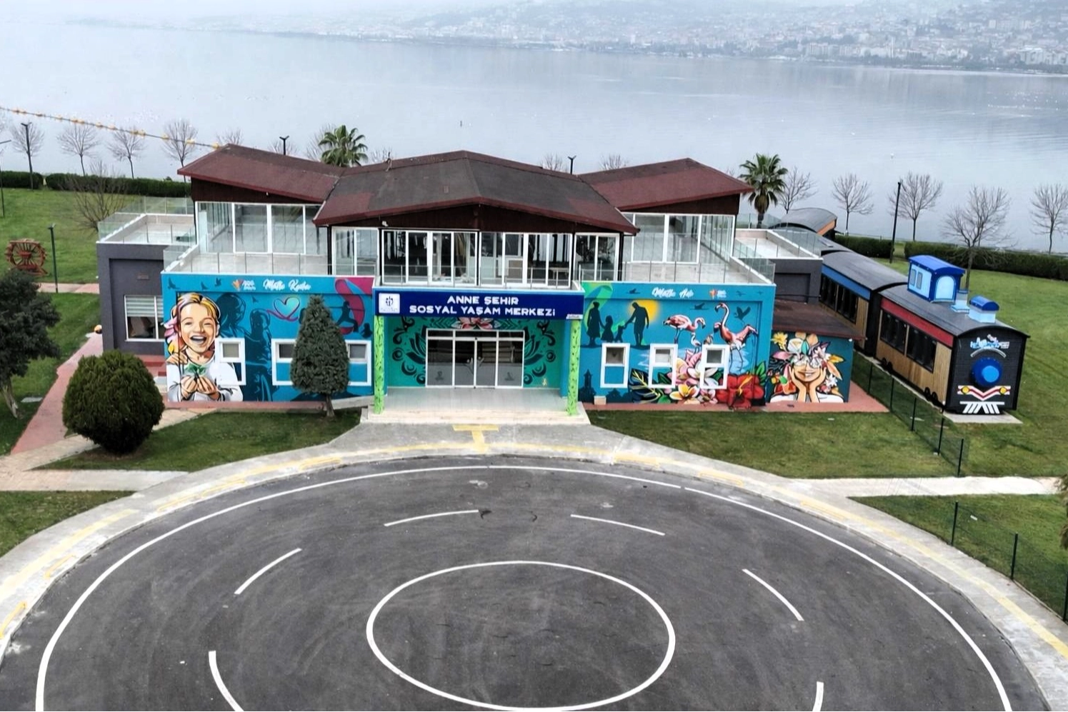 Kocaeli Anne Şehir Merkezi Lotus'un açılışını duyuran görsel.