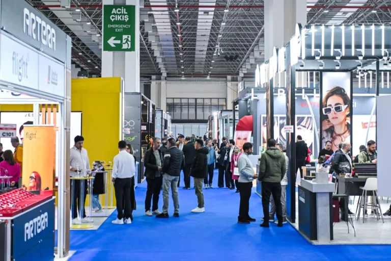 İzmir'de Optik, Mobilya ve Endüstri Fuarları Eş Zamanlı Düzenlendi