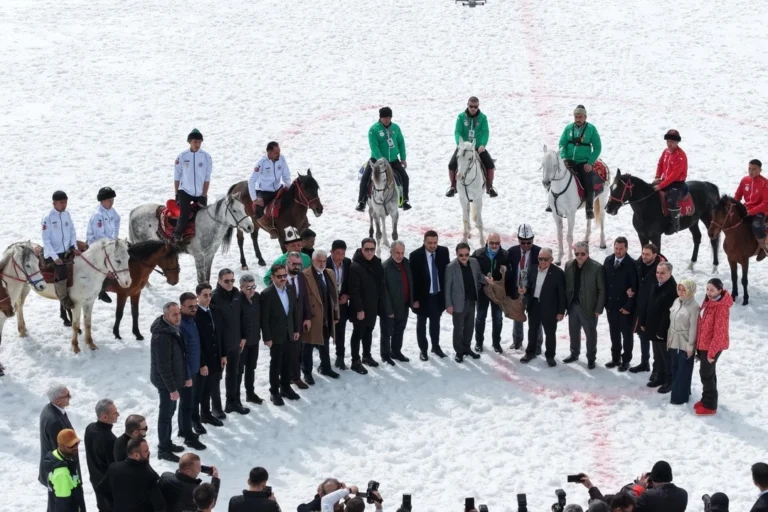 Erciyes Kayak Merkezi'nde düzenlenen kökbörü ve kızak şampiyonası