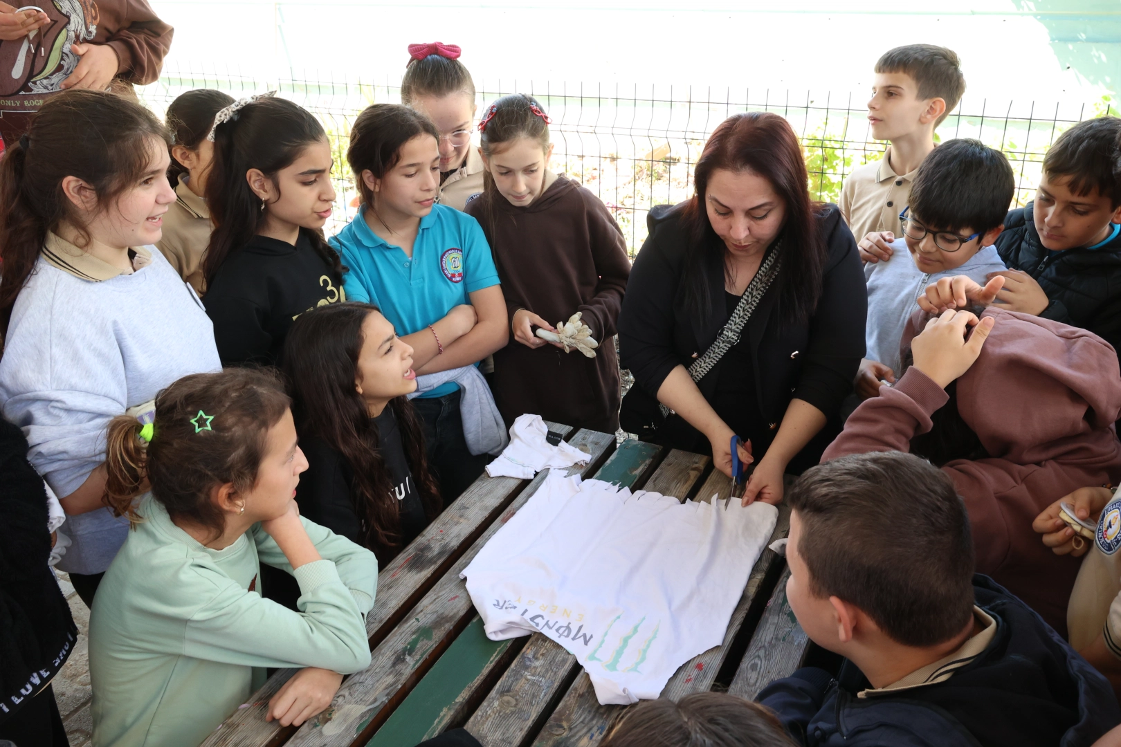 Antalya Büyükşehir Belediyesi, Uluslararası Sıfır Atık Günü kapsamında öğrencilerle çevre etkinliği düzenledi.