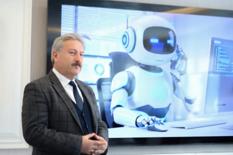 Melikgazi Belediyesi'nin yapay zeka asistanı MEGA'nın vatandaşlara hizmet verdiği anı gösteren görsel