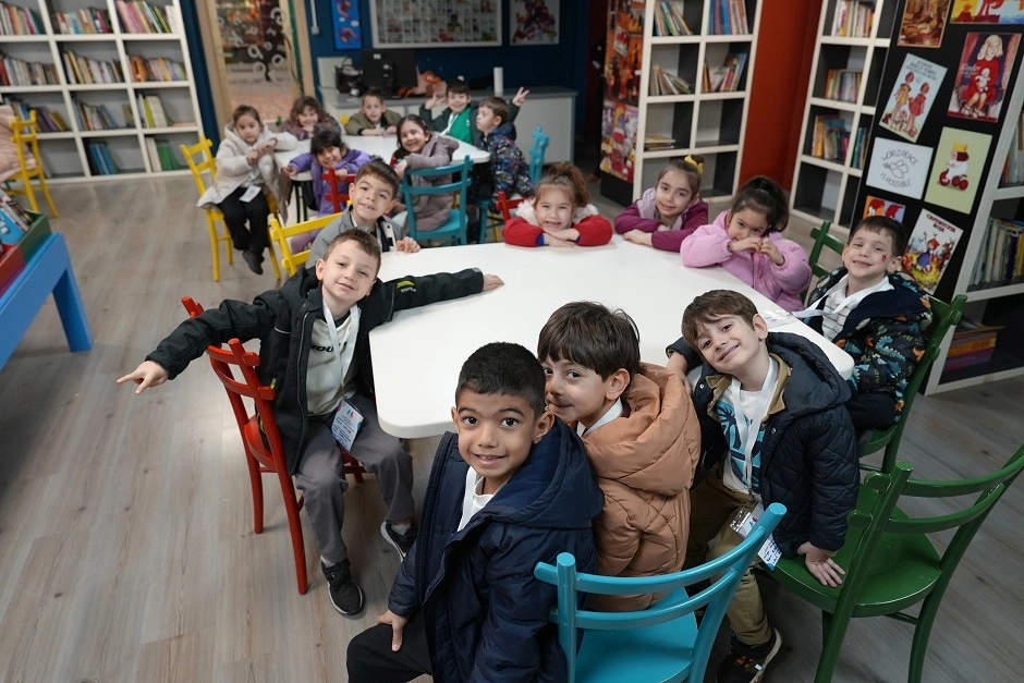 Maltepe'de anaokulu öğrencileri Yalvaç Ural Çocuk Kütüphanesi'ni ziyaret etti.