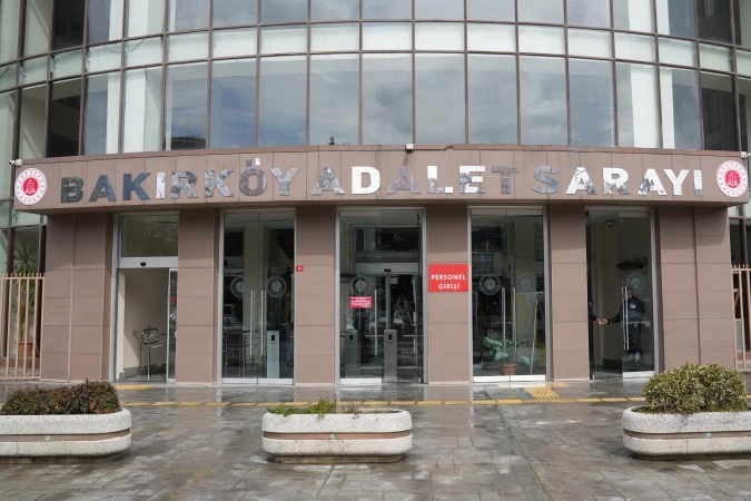 İstanbul'da fuhuş operasyonu kapsamında polis ekiplerinin baskın yaptığı adresten genel görünüm.