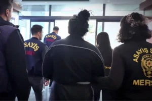 Mersin'de minibüste yakalanan hırsızlık şüphelileri