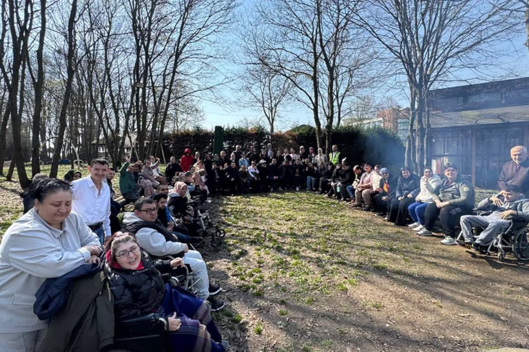 Sakarya Engelsiz Hobi Atölyeleri özel gereksinimli bireylerle doğa etkinliği düzenledi.