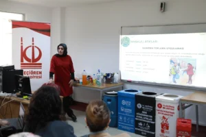 Keçiören Belediyesi'nin sıfır atık eğitimlerine katılan vatandaşlar ve çevre bilinci.