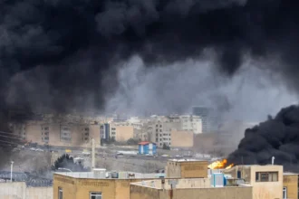 İsrail'in Tahran'a düzenlediği saldırı sonrası bölgedeki gerilimin arttığını gösteren görsel