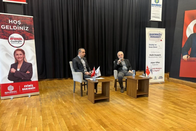 Melih Duygulu Bakırköy Muhabbeti'nde Türk Halk Müziği üzerine konuşma yaparken