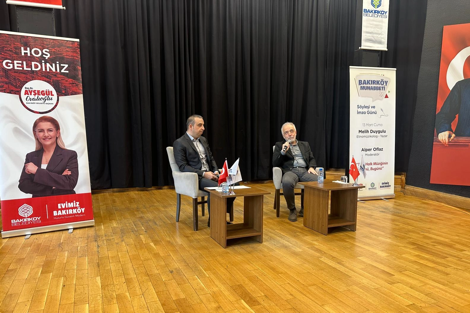 Melih Duygulu Bakırköy Muhabbeti'nde Türk Halk Müziği üzerine konuşma yaparken