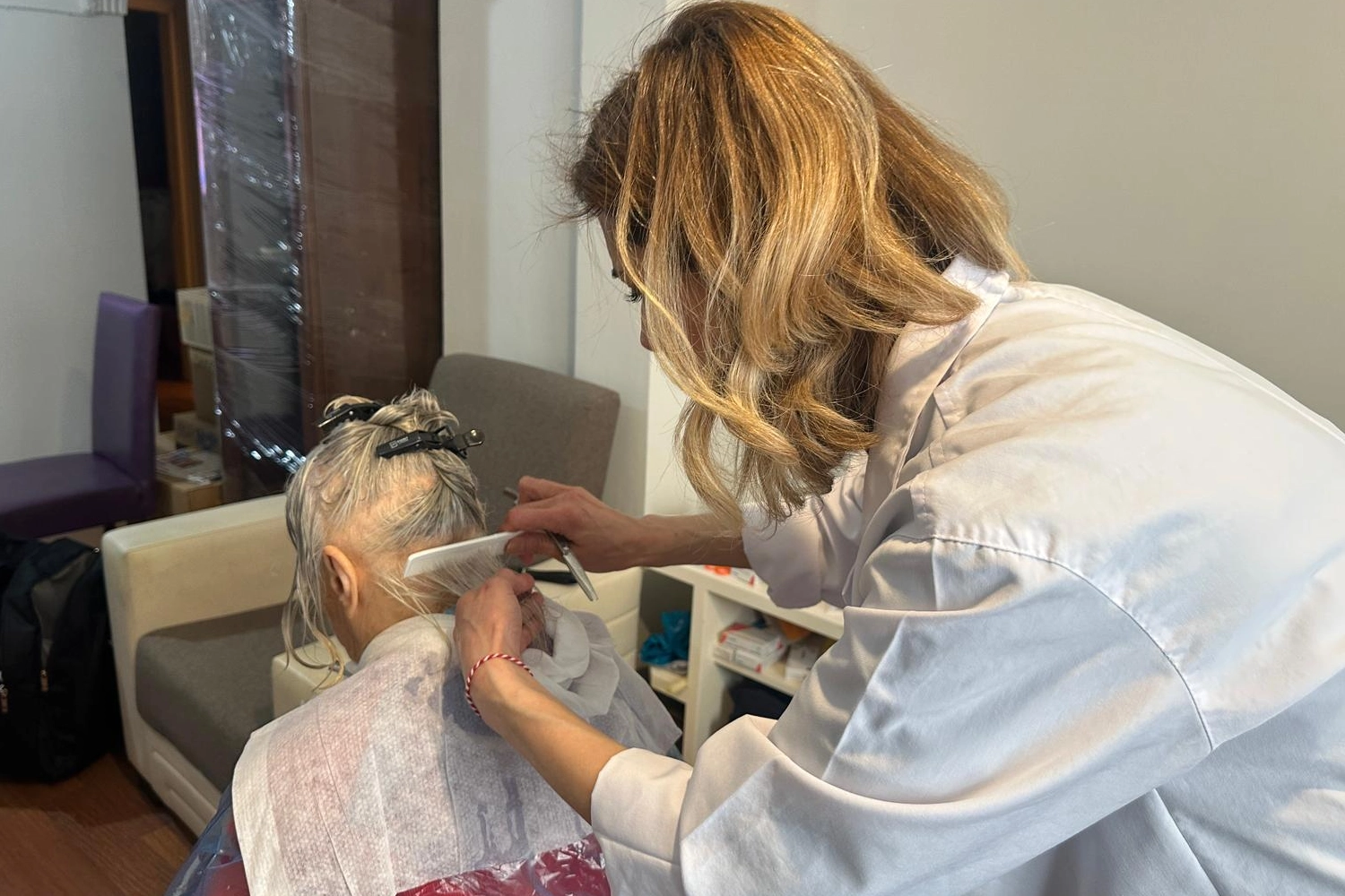 Bakırköy Belediyesi bayram öncesi evde kuaförlük hizmeti veriyor