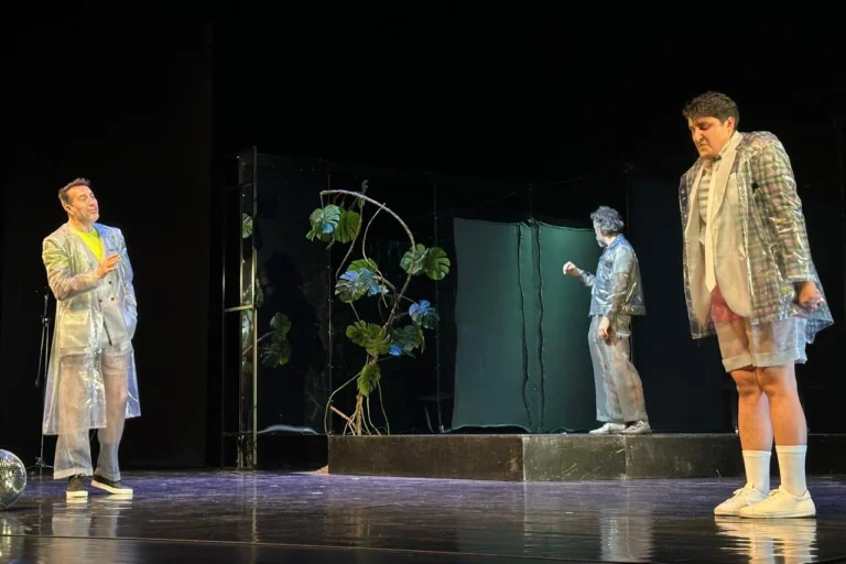 Bakırköy Belediye Tiyatroları, 14 Mart Tıp Bayramı kapsamında sağlık çalışanları için 'Çirkin' oyununu sahneledi.