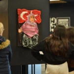 Beylikdüzü'nde atık malzemelerin sanata dönüştürüldüğü Anadolu Kadını temalı etkinlikten genel görünüm.