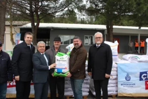 İstanbul Büyükşehir Belediyesi çiftçilere girdi ve araç desteği veriyor.