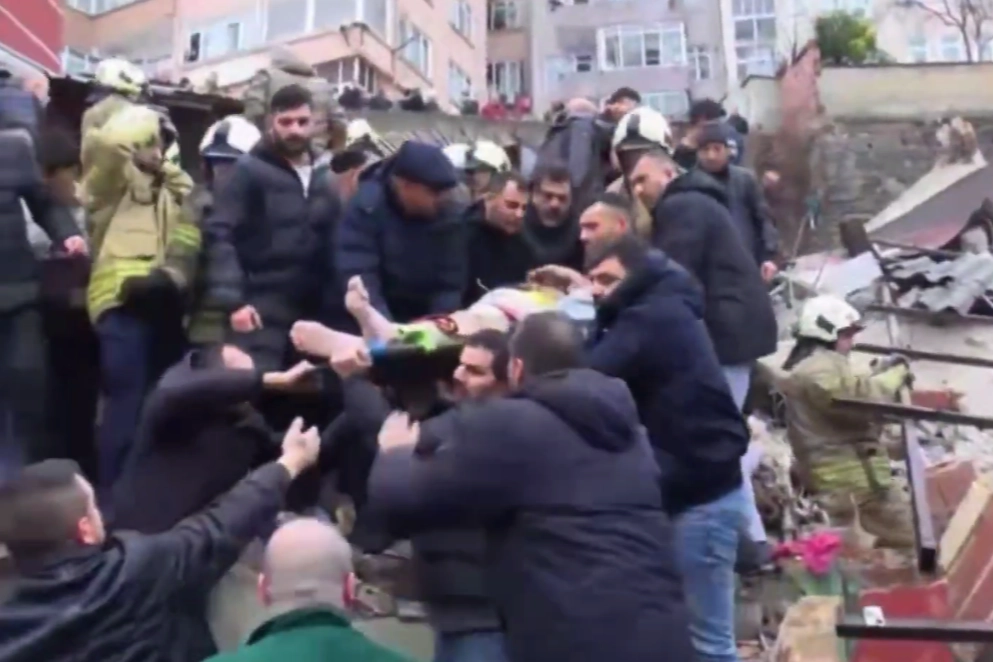 İstanbul Fatih'te doğal gaz patlaması sonrası çöken binalar ve kurtarma çalışmaları