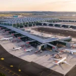 İstanbul Havalimanı'nın 'Yılın Havalimanı' ödülünü altıncı kez kazandığına dair haber görsel.