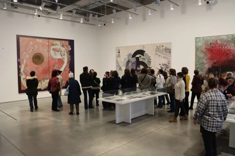 Maltepeli kadınlar, Dünya Kadınlar Günü etkinlikleri kapsamında İstanbul Modern Sanat Müzesi'ni geziyor.